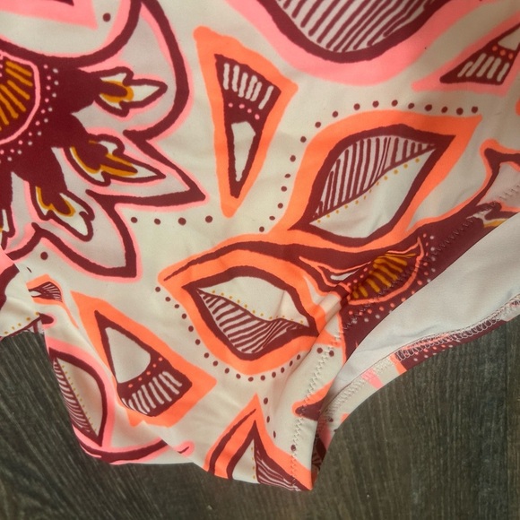 Aerie M NWOT (plastic liner still on-never even tried on) beautiful 1 piece - Picture 5 of 14